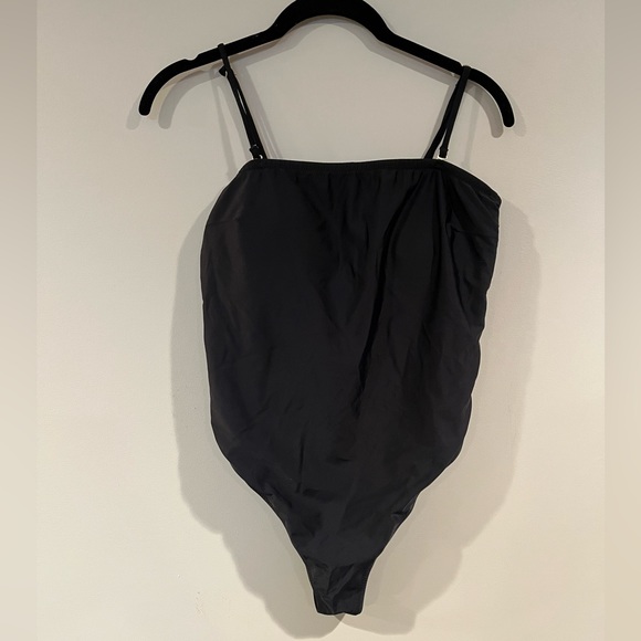 Tigerlily one piece swimsuit size medium - Picture 2 of 4